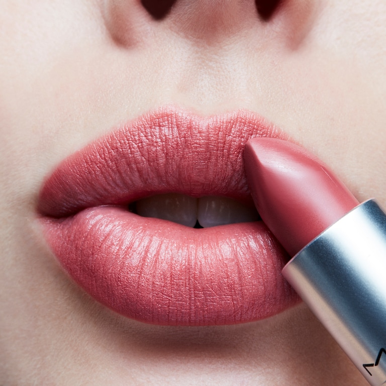 Matte Lipstick, 3.0 g, Mehr, Model, light