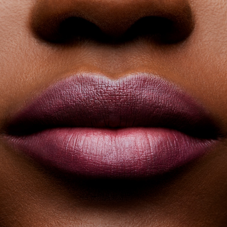Satin Lipstick, 3.0 g, Amorous, Model, deep