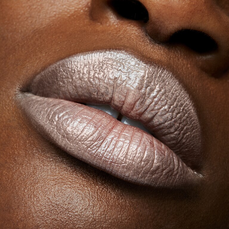 Amplified Lipstick, 3.0 g, Leave Me Breathless, Model, deep