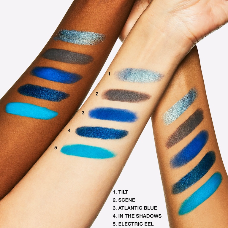 Small Eye Shadow, 1.5 g, Atlantic Blue, Model