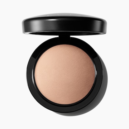 Mineralize Skinfinish Natural, 10.0 g, Medium Plus, Product Shot