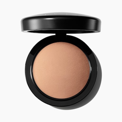 Mineralize Skinfinish Natural, 10.0 g, Medium Deep, Product Shot