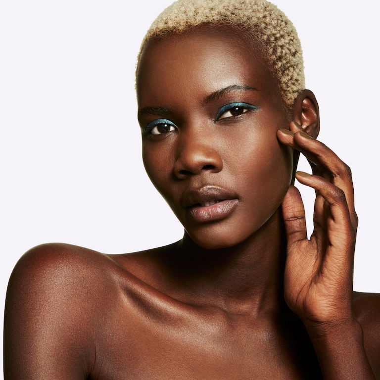 Mineralize Skinfinish Natural, 10.0 g, Dark Tan, Model, deep