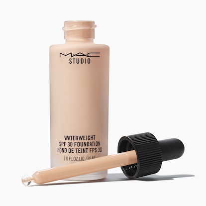 Studio Waterweight SPF 30 Foundation, 30.0 ml, NC15, Product Shot
