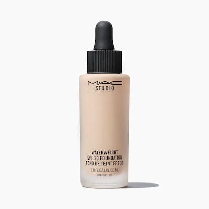 Studio Waterweight SPF 30 Foundation, 30.0 ml, NC15, Product Shot