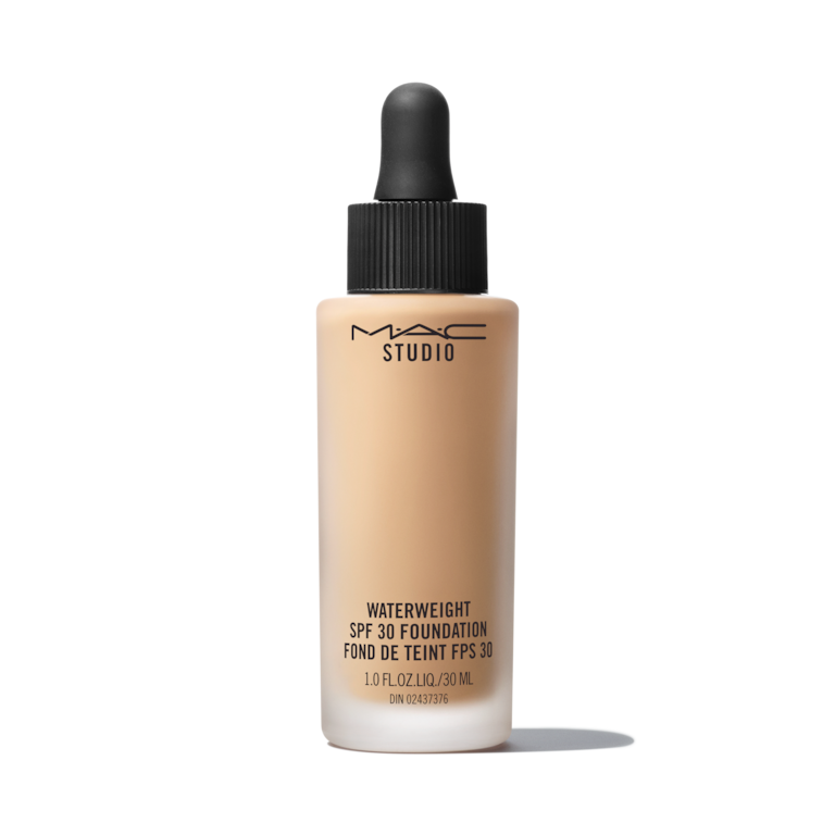 Studio Waterweight Foundation, NC30, NC30, 30ml, Product Shot