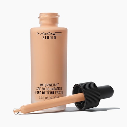 Studio Waterweight SPF 30 Foundation, 30.0 ml, NC42, Product Shot