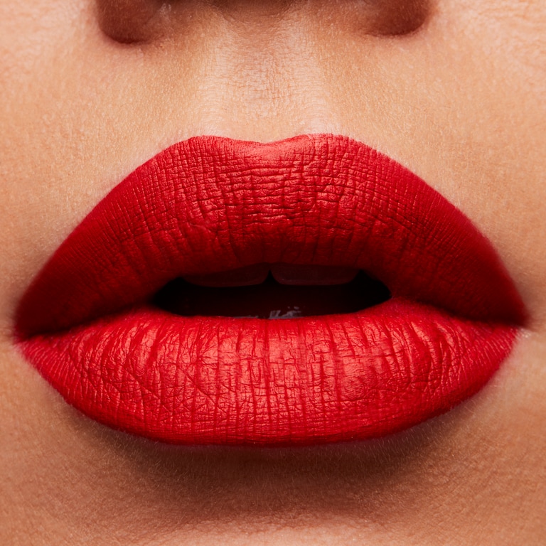 Retro Matte Retro Matte Liquid Lipcolour, Quite the Standout, 111, 5ml, Model, Medium Skin Tone