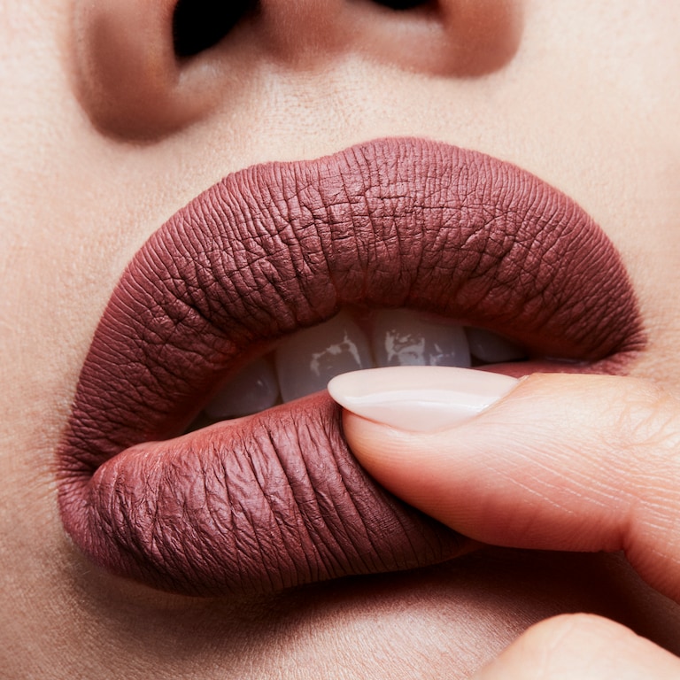 Retro Matte Liquid Lipcolour, TOPPED WITH BRANDY, 123, 5ml, Model, Light Skin Tone