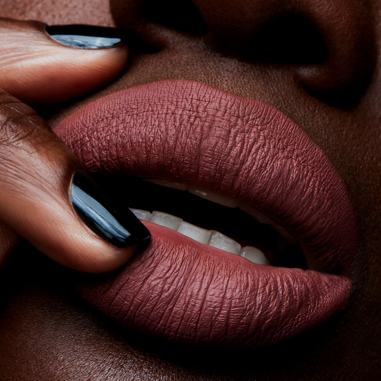 Retro Matte Liquid Lipcolour, TOPPED WITH BRANDY, 123, 5ml, Model, Deep Skin Tone