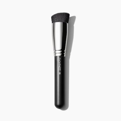 196 Synthetic Slanted Flat Top Foundation Brush, Product Shot