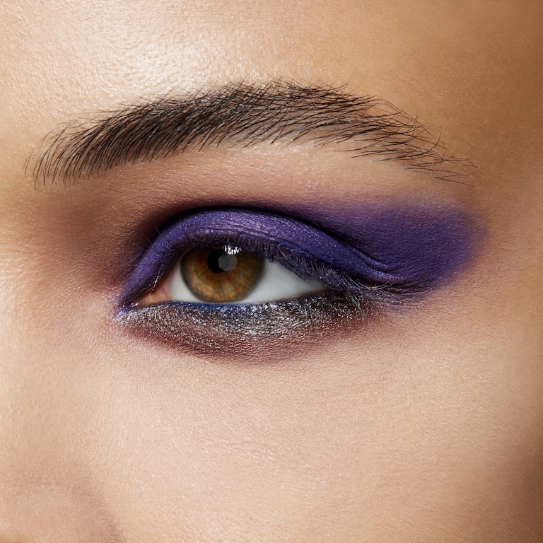 MOODY BLOOMSEye Shadow, Power To The Purple, 1.5g, Model, Medium Skin Tone