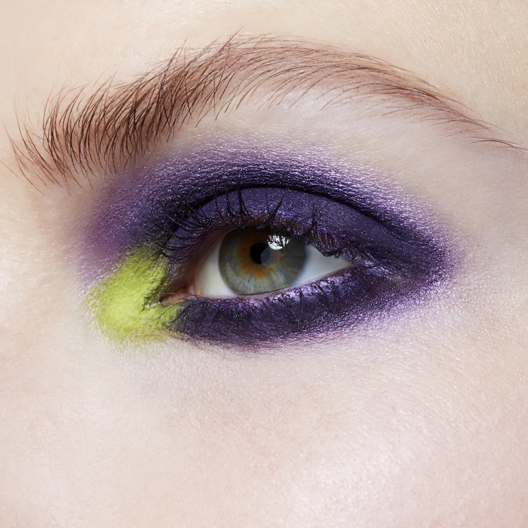 MOODY BLOOMSEye Shadow, Power To The Purple, 1.5g, Model, Light Skin Tone