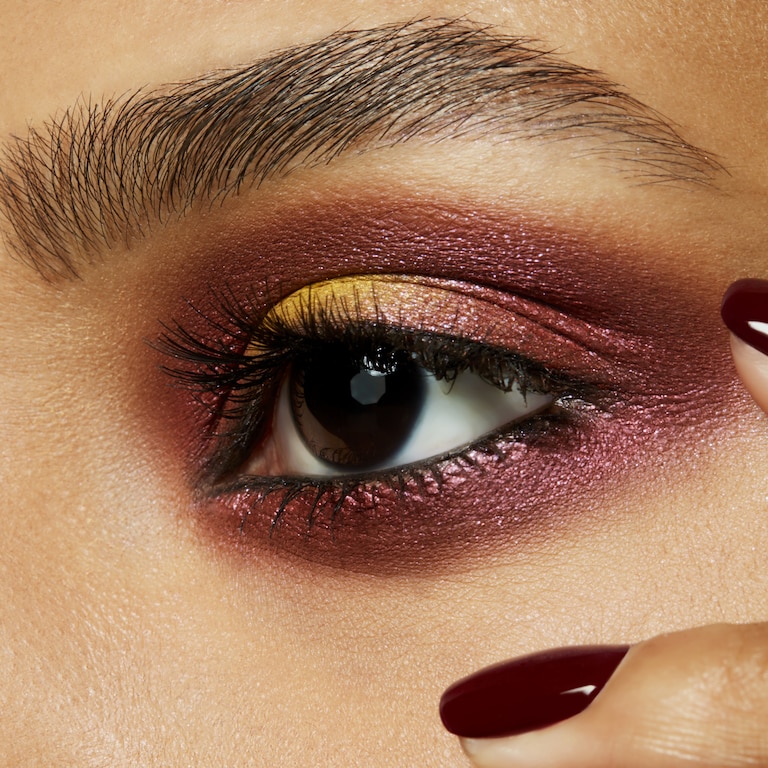 Small Eye Shadow, 1.5 g, Left You On Red, Model, medium