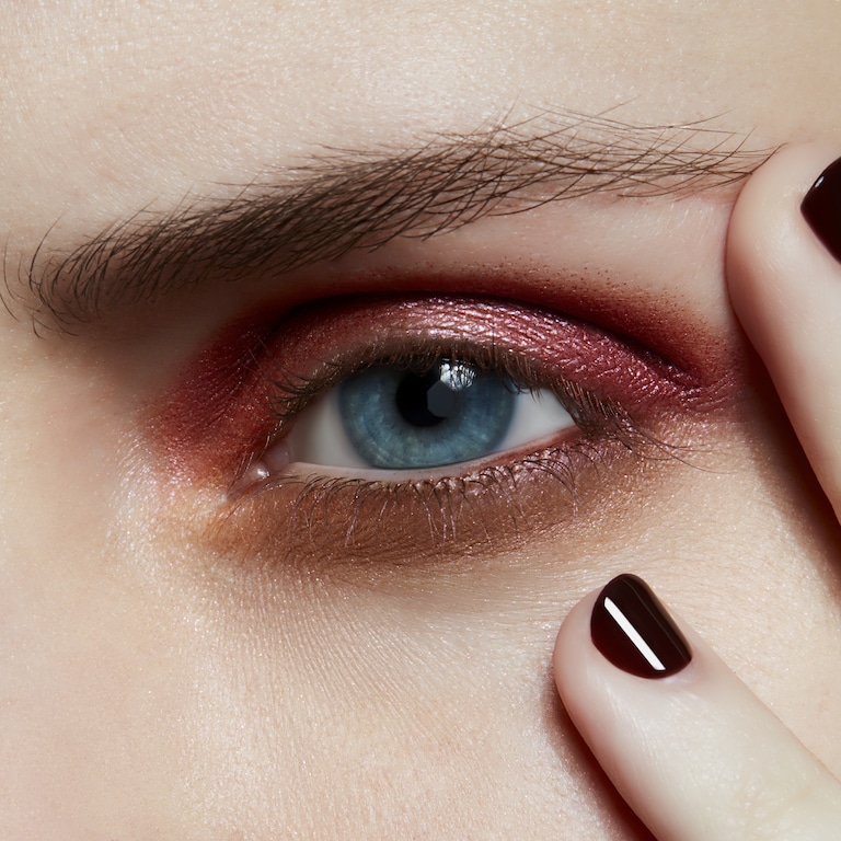 Small Eye Shadow, 1.5 g, Left You On Red, Model, light