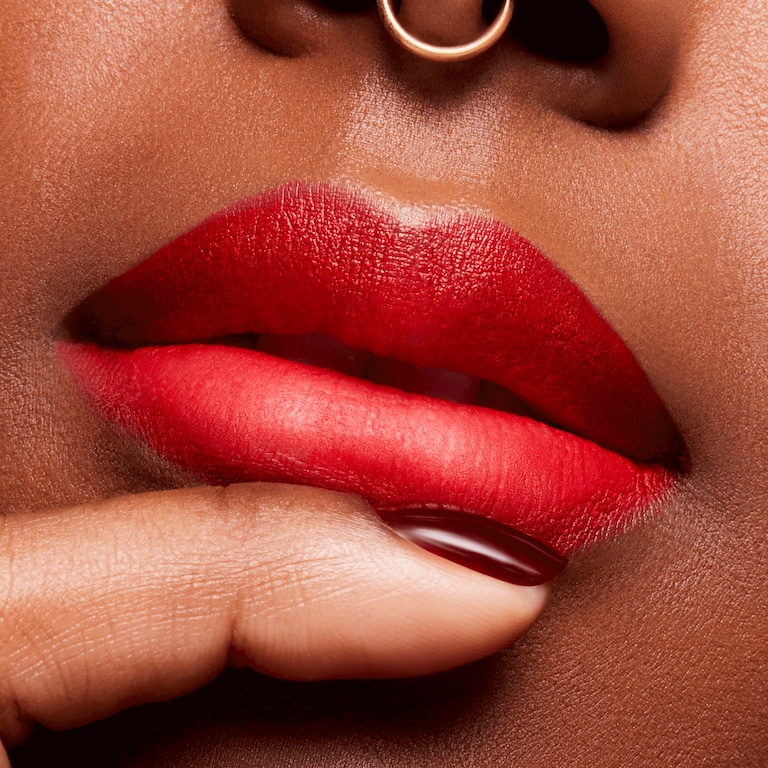 Powder Kiss Rouge à lèvres Velvet Blur Slim Stick, 2.0 g, devoted to danger, Model, deep