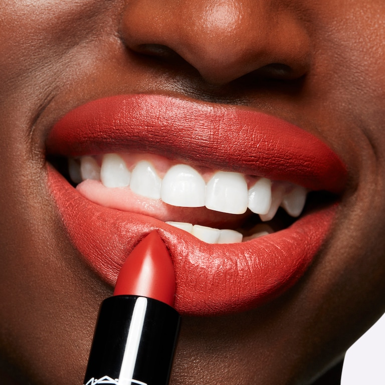 Chili's CrewMatte Lipstick / M·A·C Chili's Crew, Chili, 602, 3g, Model, Deep Skin Tone