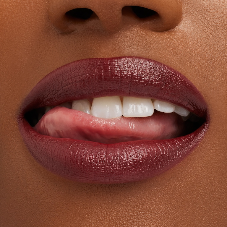 Amplified Lipstick / M·A·C 40 Disney Favourites in Dark Deed, Dark Deed, 3g, Model, Deep Skin Tone