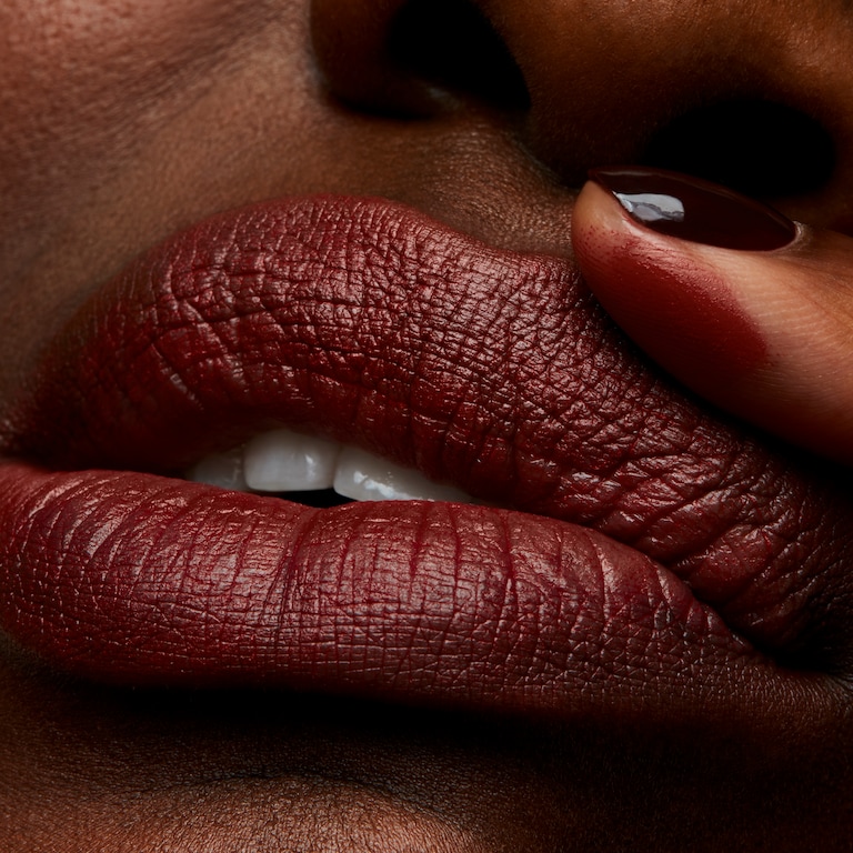 Powder Kiss Powder Kiss Lipstick, Devoted To Chili, 316, 3g, Model, Deep Skin Tone