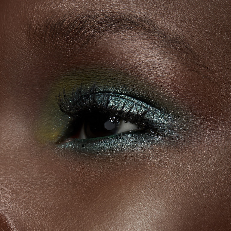 Fards à paupières / Recharge Pro palette, That's Showbiz Baby, 1.5g, Model, Deep Skin Tone