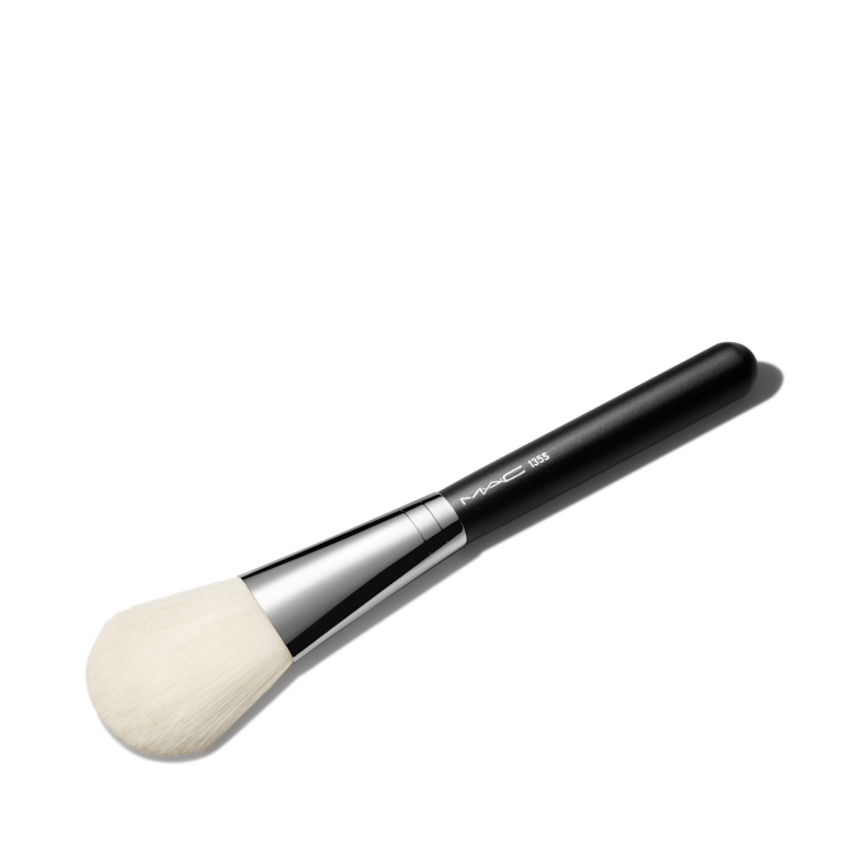 135 Synthetic Large Flat Powder Brush, 250g, Product Shot