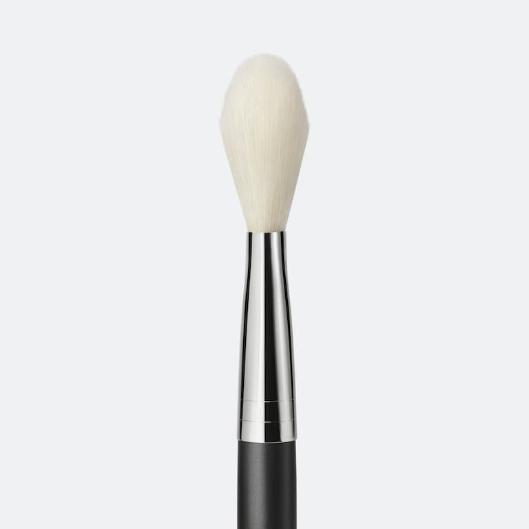 135 Synthetic Large Flat Powder Brush, 250g, Product Shot