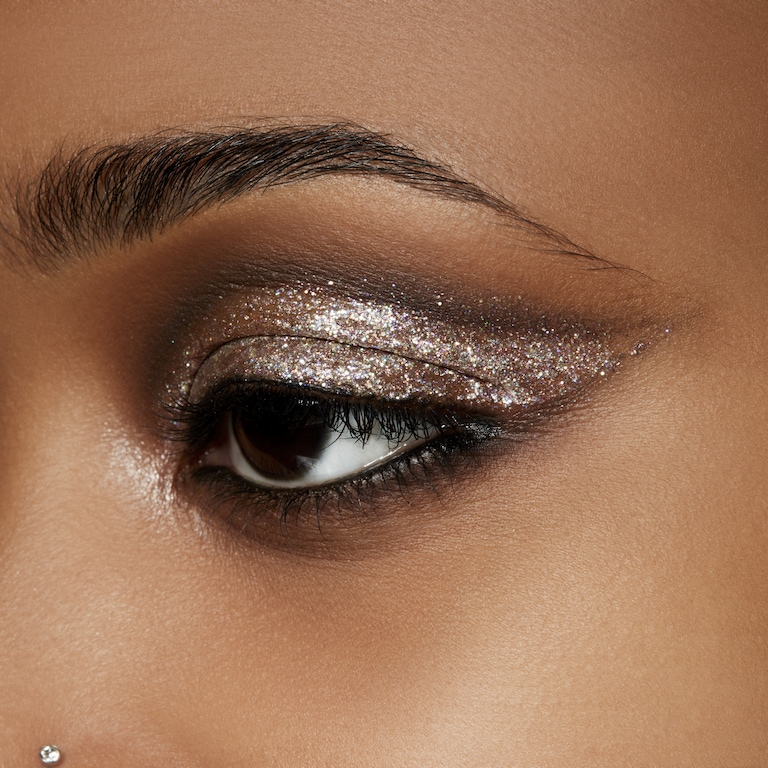 Dazzleshadow Liquid, Not Afraid To Sparkle, 4.6g, Model, Deep Skin Tone