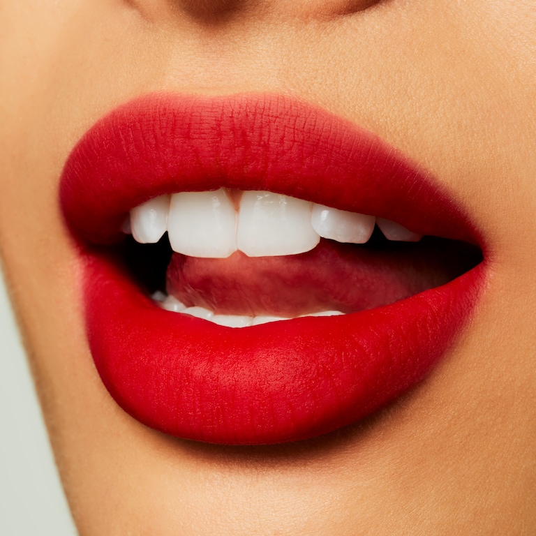 Powder Kiss Liquid Lipcolour, 5.0 ml, M·A·C Smash, Model, medium
