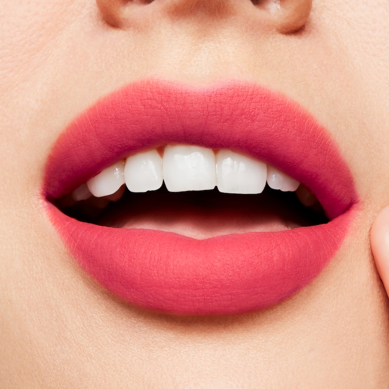 Powder Kiss Liquid Lipcolour, 5.0 ml, A Little Tamed, Model, light