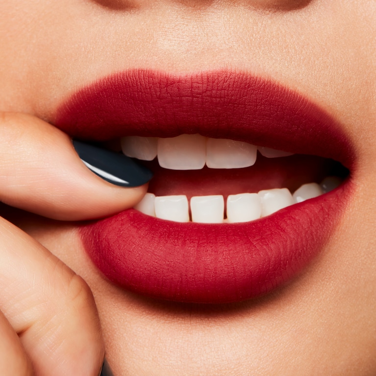 Powder Kiss Liquid Lipcolour, 5.0 ml, Make Love To The Camera, Model, light