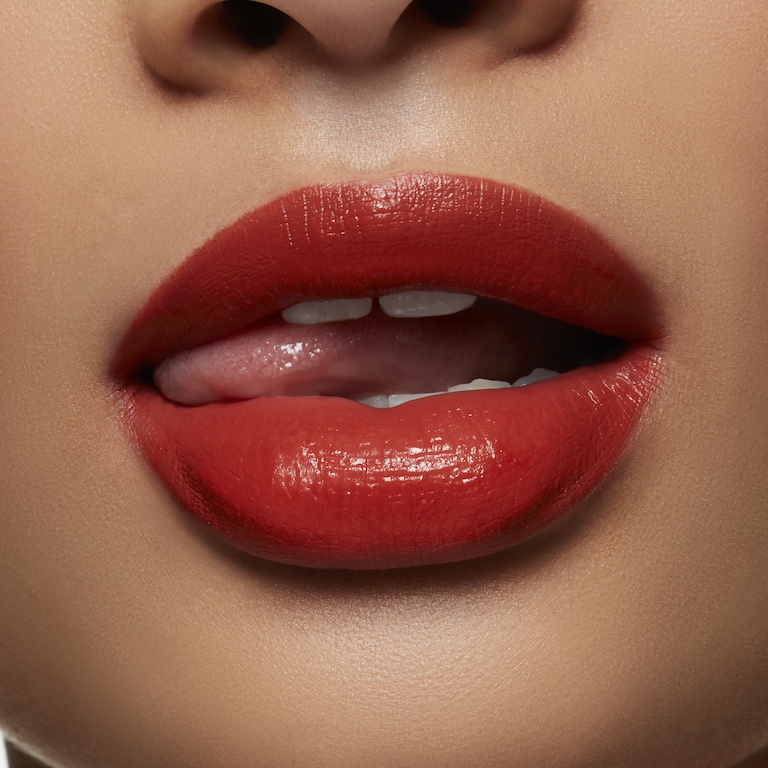 Love Me Love Me Liquid Lipcolour, 3.1 ml, My Lips Are Insured, Model, medium