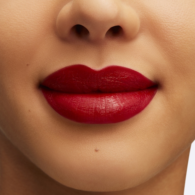 Love Me Love Me Liquid Lipcolour, 3.1 ml, Ruby Do!, Model, medium