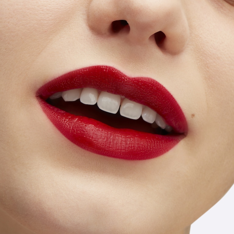 Love Me Love Me Liquid Lipcolour, 3.1 ml, Ruby Do!, Model, light