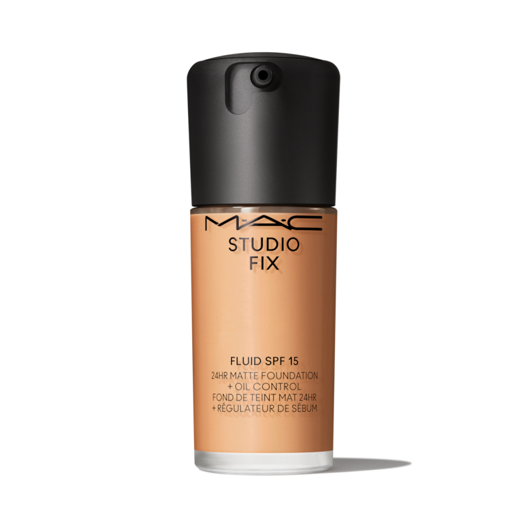 Studio Fix Fluid SPF 15 24hr Matte Foundation + Oil Control, NC40, 30ml, Product Shot