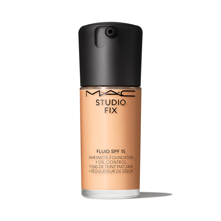 Studio Fix Fluid SPF 15 24hr Matte Foundation + Oil Control, NC18, 30ml, Product Shot