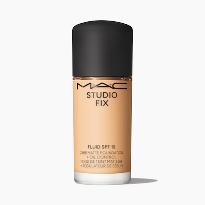 Studio Fix Fluid SPF 15 24HR Matte Foundation + Oil Control \ Mini M·A·C, 15.0 ml, NC15, Product Shot