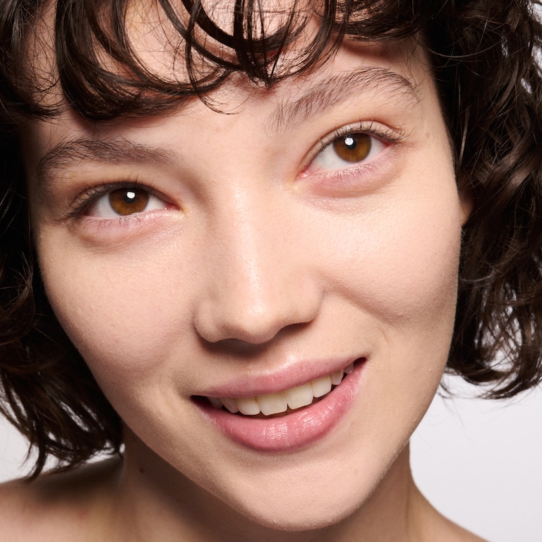 Mineralize Skinfinish Natural, 10.0 g, Light, Model