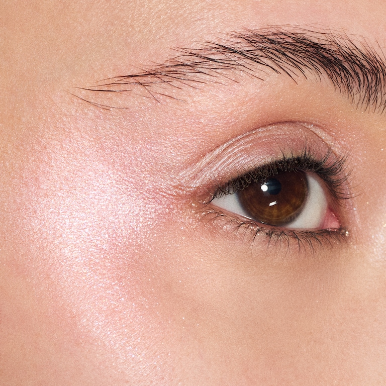 Jelly Shine Eye Shadow / M·A·C Holiday, 1.0 g, Ice List, Model, medium