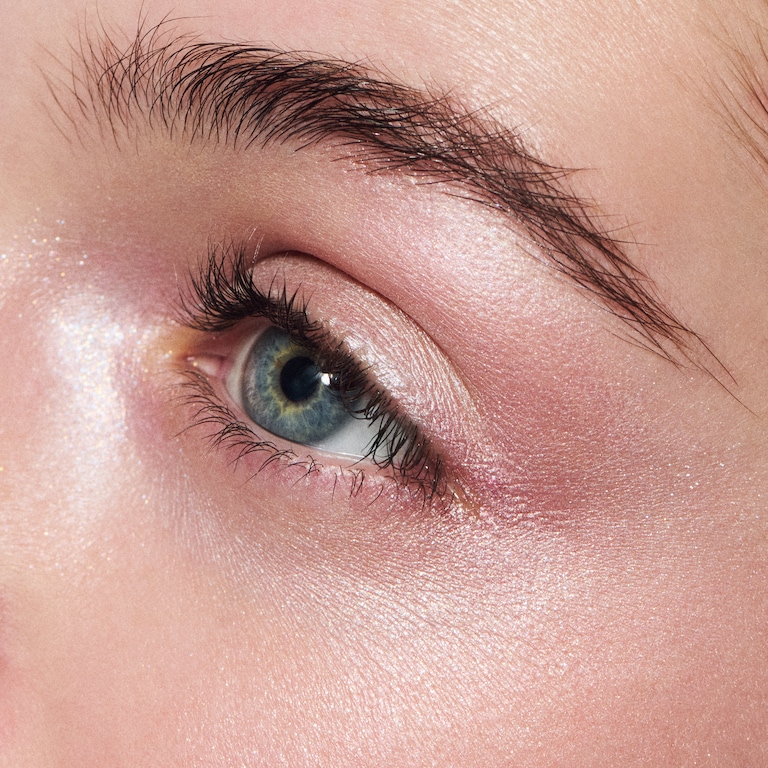 Jelly Shine Eye Shadow / M·A·C Holiday, 1.0 g, Ice List, Model, light