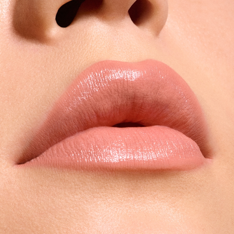 M·A·Cximal Satin Lipstick / M·A·C Holiday, 3.0 g, Future Beige, Model, light