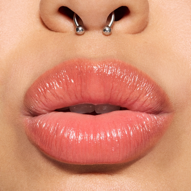 Glow Play Lip Balm / Metamorphosis Collection, 3.14 g, Frolic, Model, medium