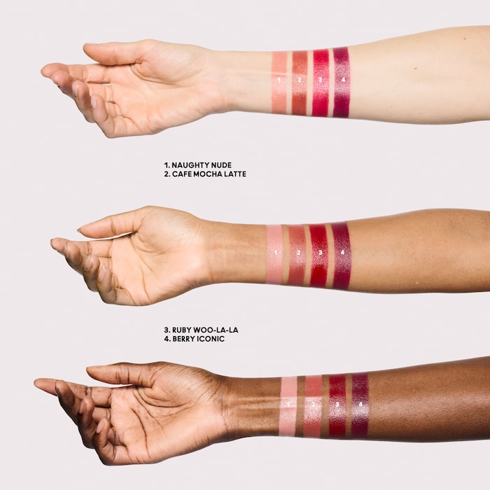 M·A·Cximal Sleek Satin Lipstick / Holiday, 3.5 g, Naughty Nude, Model