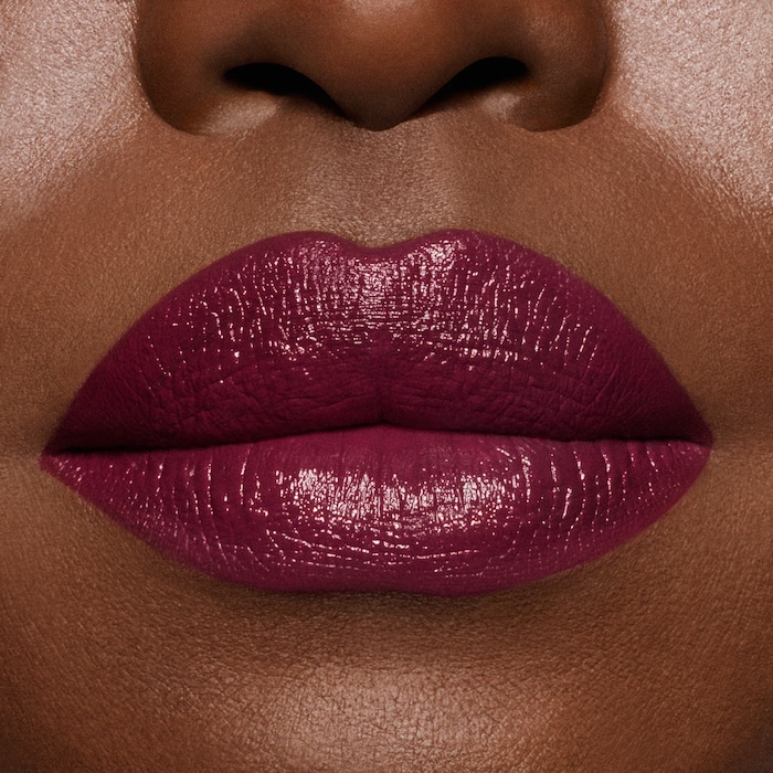 M·A·Cximal Sleek Satin Lipstick / Holiday, 3.5 g, Berry Icon, Model, deep