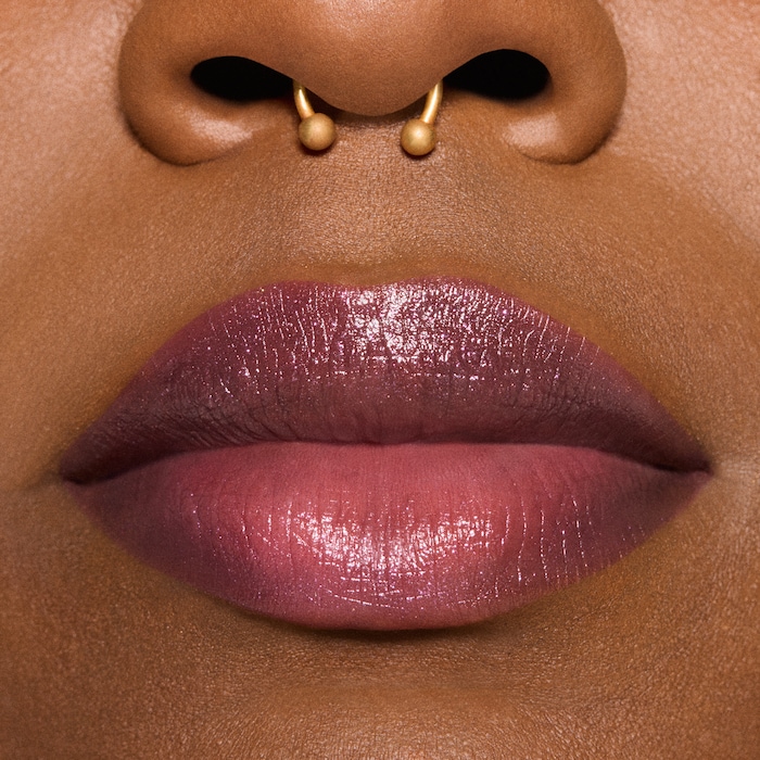 Fizzy Feels Lip Balm / Holiday, 3.0 g, Crystal Caviar, Model, deep