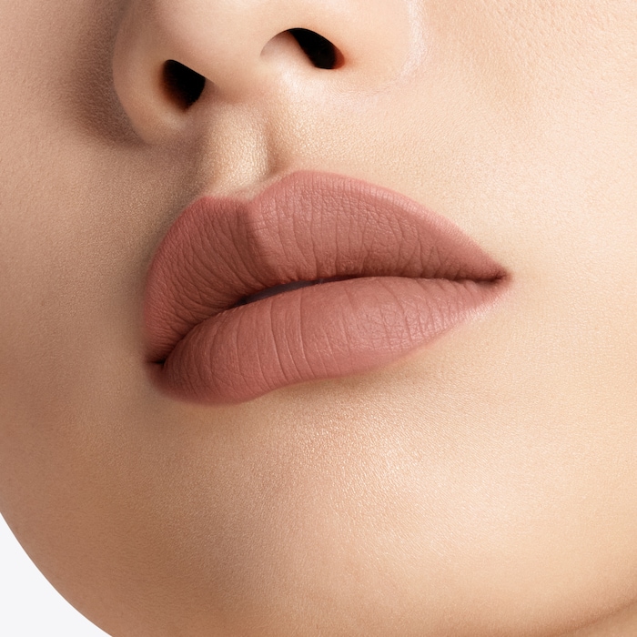 Runway Liquid Lip Color Matte, 6.0 ml, 165 Crème Sable, 165, Model, light