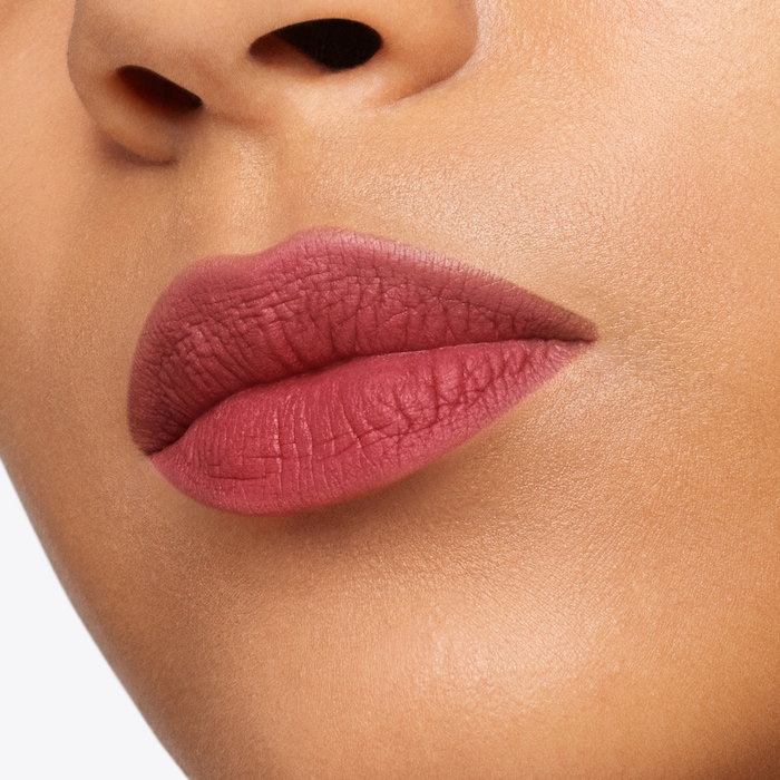 Runway Liquid Lip Color Matte, 6.0 ml, 133 Scarlet Stiletto, 133, Model, medium