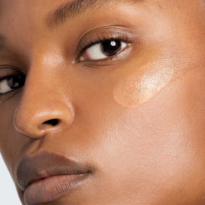 Soleil Neige Face Illuminator, 5.5 ml, 03 Dawn Light, 03, Model, medium