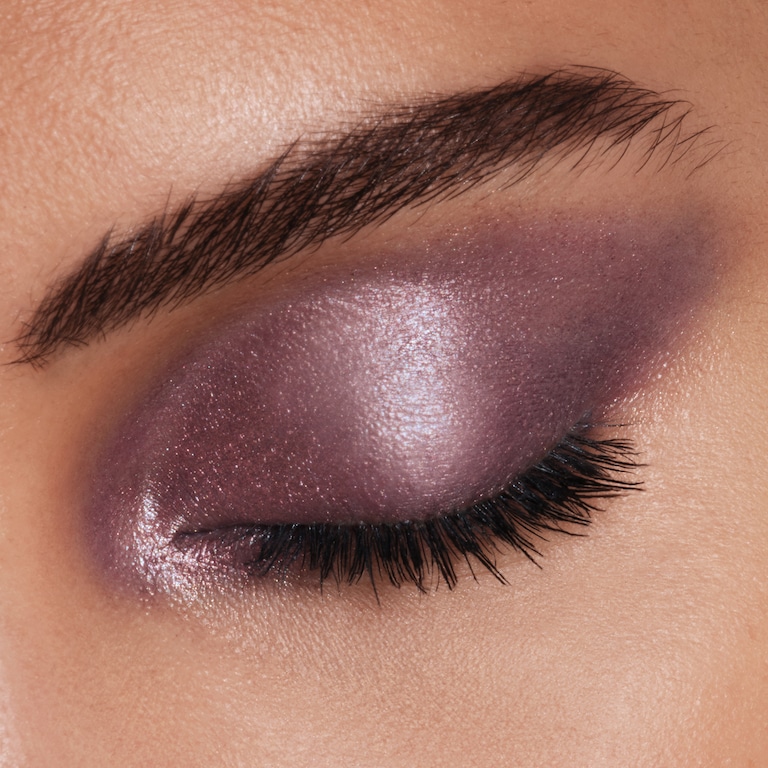 Runway Eye Color Stylo, 1.5 g, 106 Violet Drape, 106, Model, medium